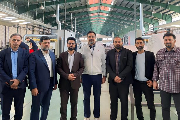 سرمایه‌گذاری برای تولید؛ بازدید سیدعلیرضا بنی‌هاشمی از بزرگ‌ترین و مدرن‌ترین کارخانه تولید پارچه کشور در استان البرز