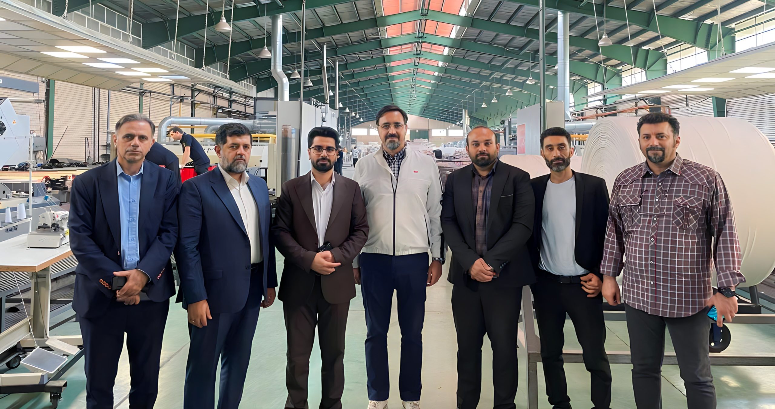 سرمایه‌گذاری برای تولید؛ بازدید سیدعلیرضا بنی‌هاشمی از بزرگ‌ترین و مدرن‌ترین کارخانه تولید پارچه کشور در استان البرز